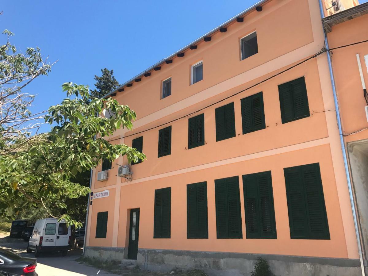 Apartment Bilo Omiš Eksteriør billede