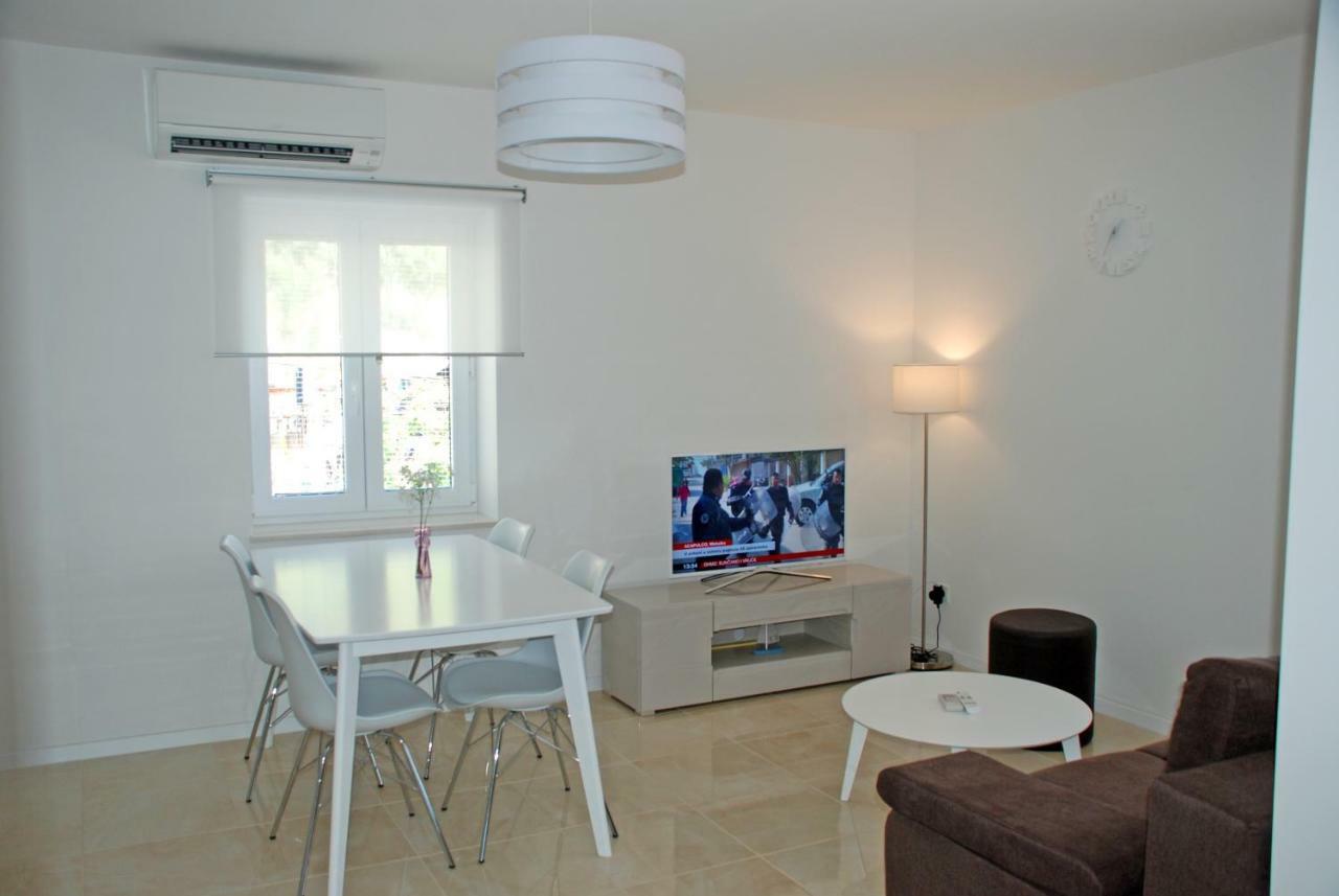 Apartment Bilo Omiš Eksteriør billede